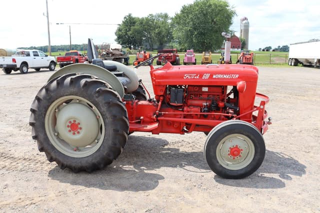 Image of Ford 601 equipment image 3