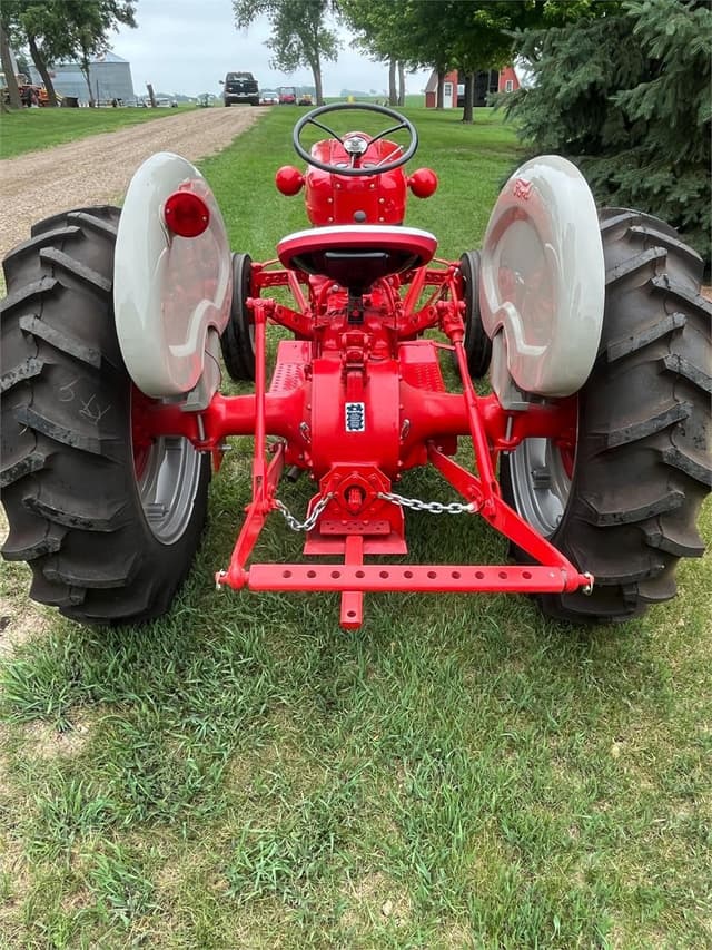 Image of Ford 601 equipment image 4