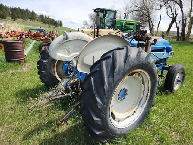 Image of Ford 601 equipment image 4