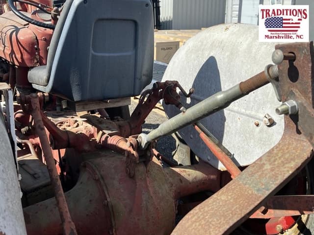 Image of Ford 601 equipment image 4