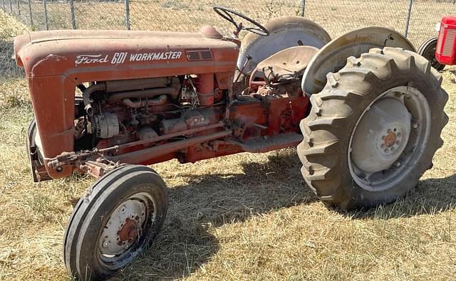 Image of Ford 601 equipment image 2