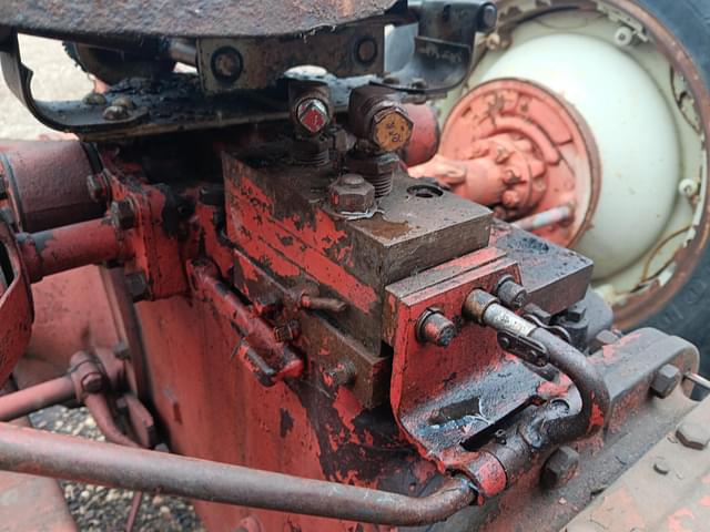 Image of Ford 650 equipment image 4