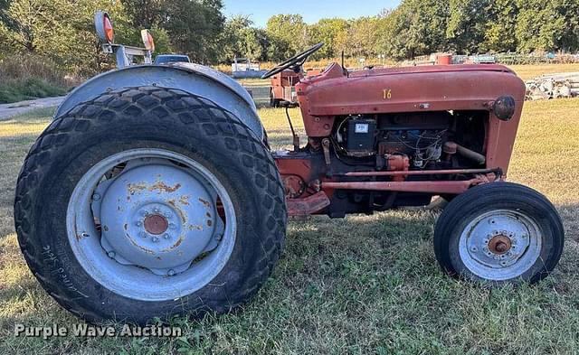 Image of Ford 661 equipment image 3