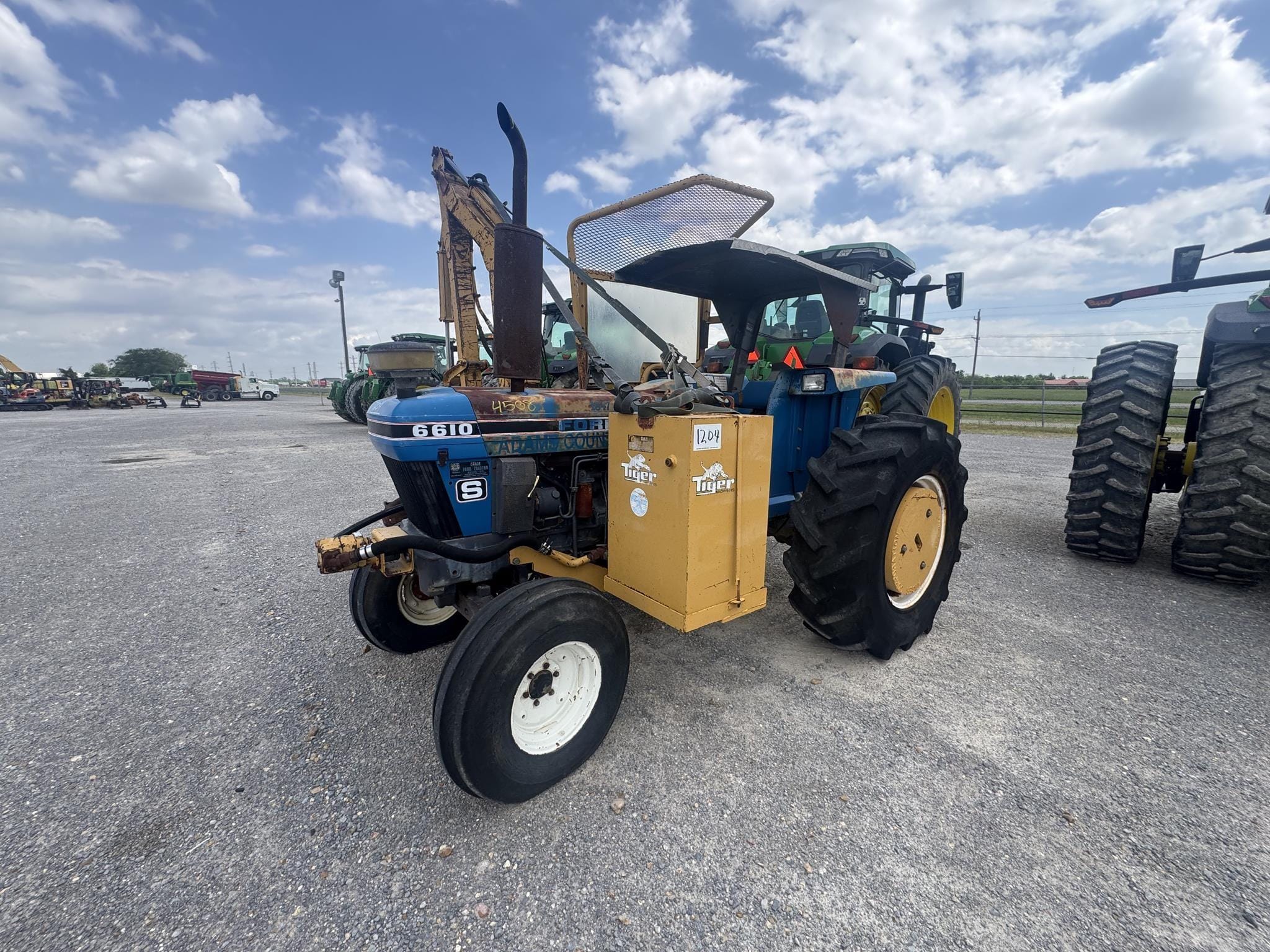 Ford 6610 Equipment Image0
