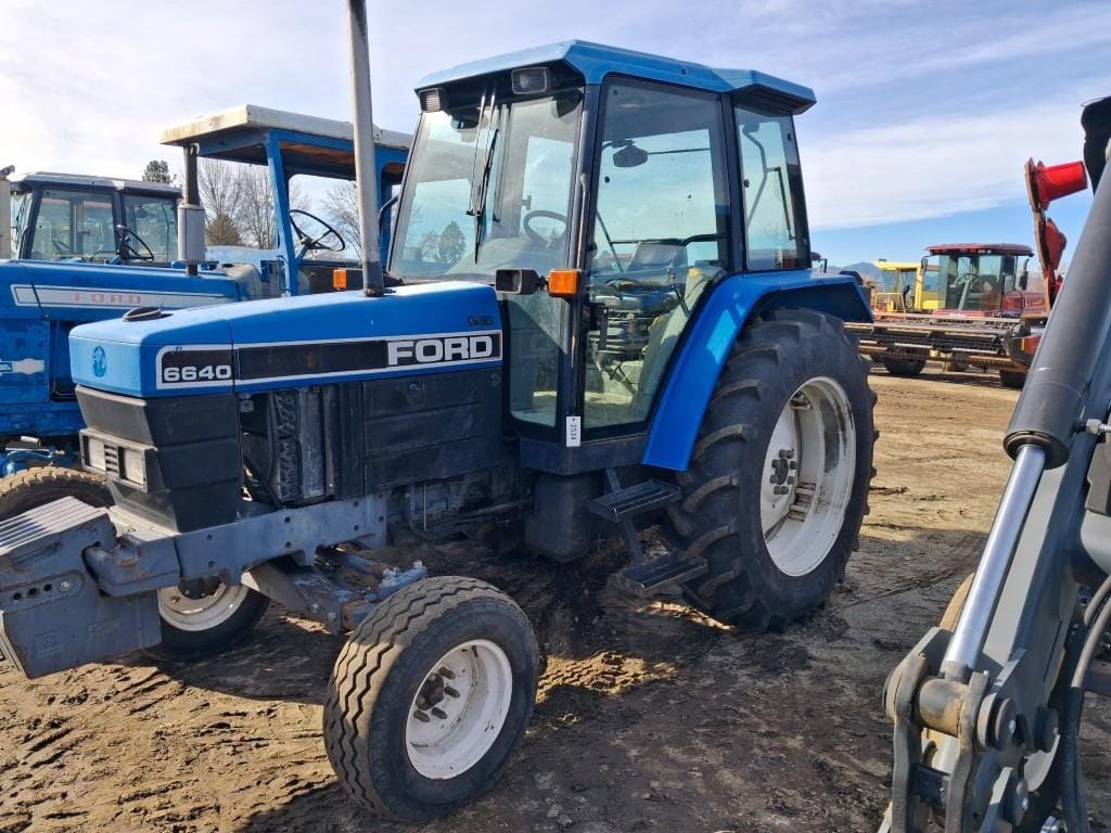 Ford 6640 Equipment Image0