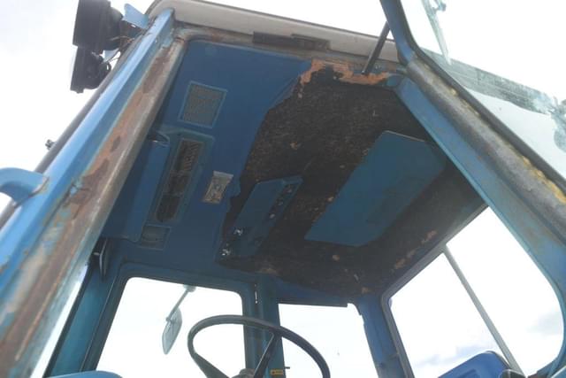 Image of Ford 6700 equipment image 4