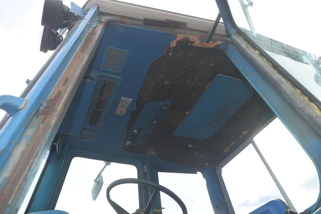 Image of Ford 6700 equipment image 4