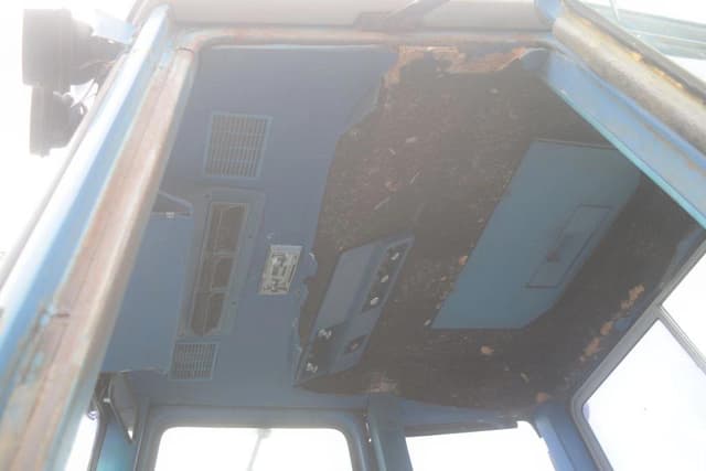 Image of Ford 6700 equipment image 4