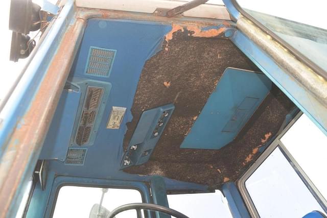Image of Ford 6700 equipment image 4