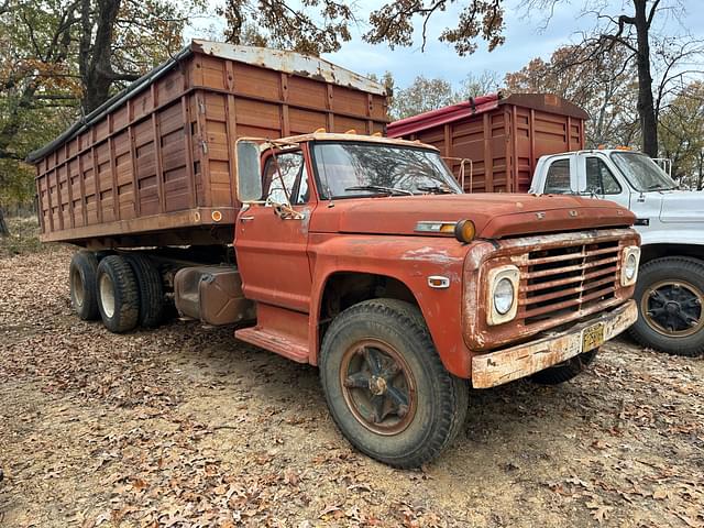 Image of Ford 700 equipment image 1