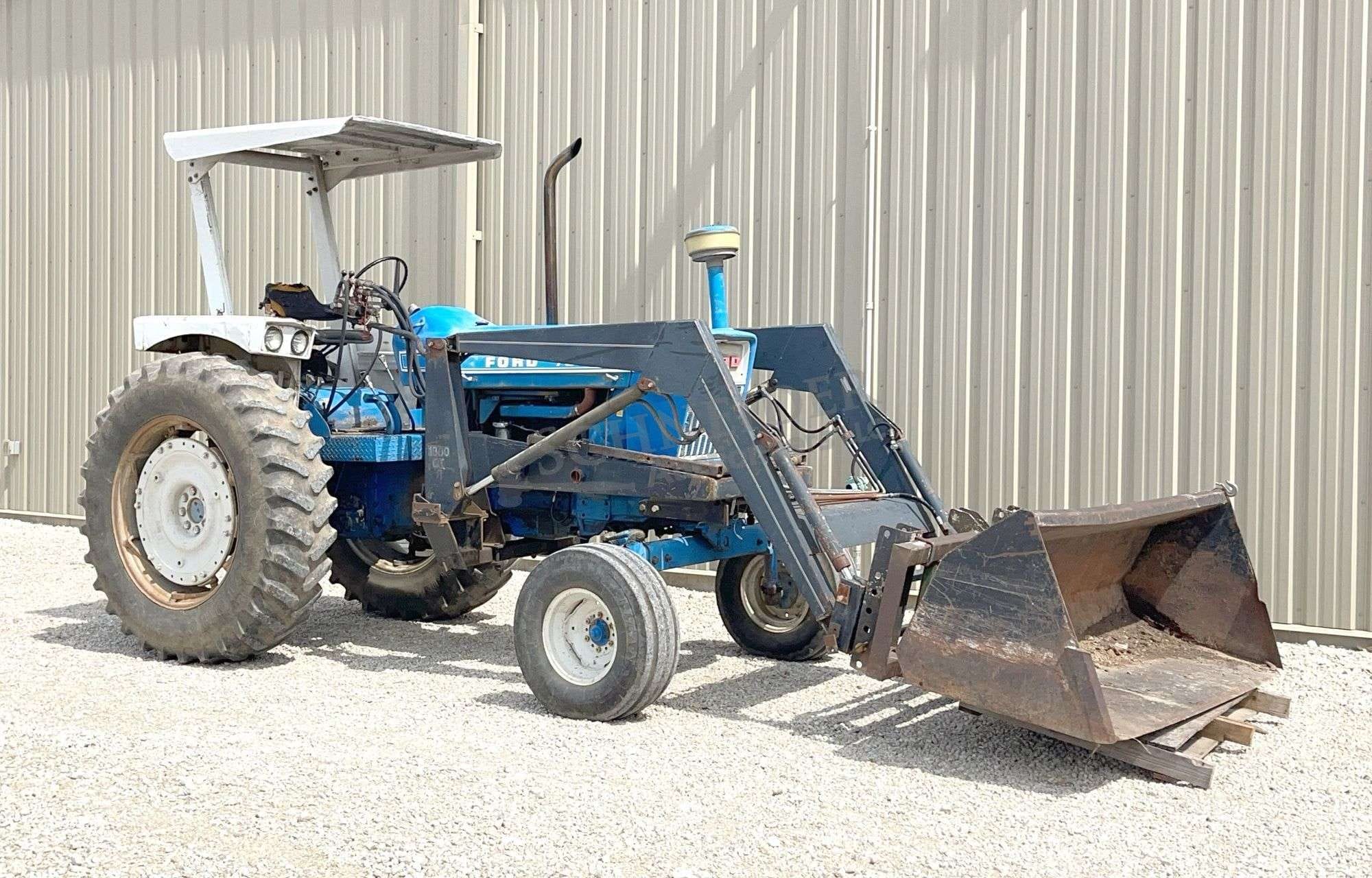 Ford 7000 Equipment Image0