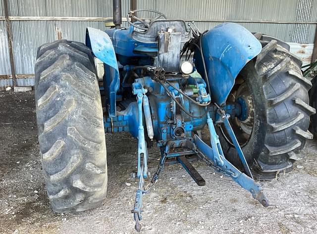 Image of Ford 7000 equipment image 2