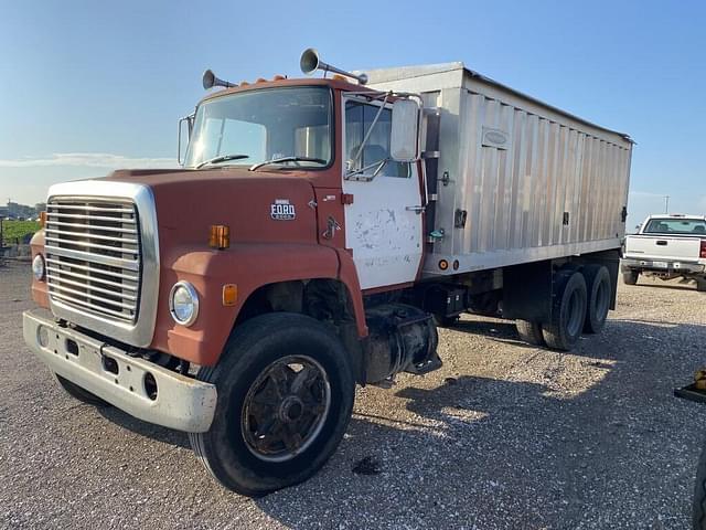 Image of Ford 7000 equipment image 3