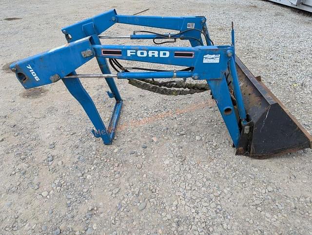 Image of Ford 7106 equipment image 3
