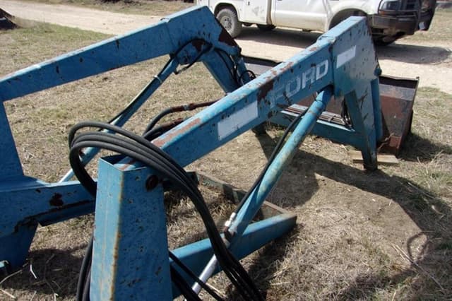Image of Ford 7210 equipment image 3