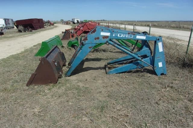 Image of Ford 7210 equipment image 4