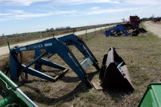 Image of Ford 7210 equipment image 1