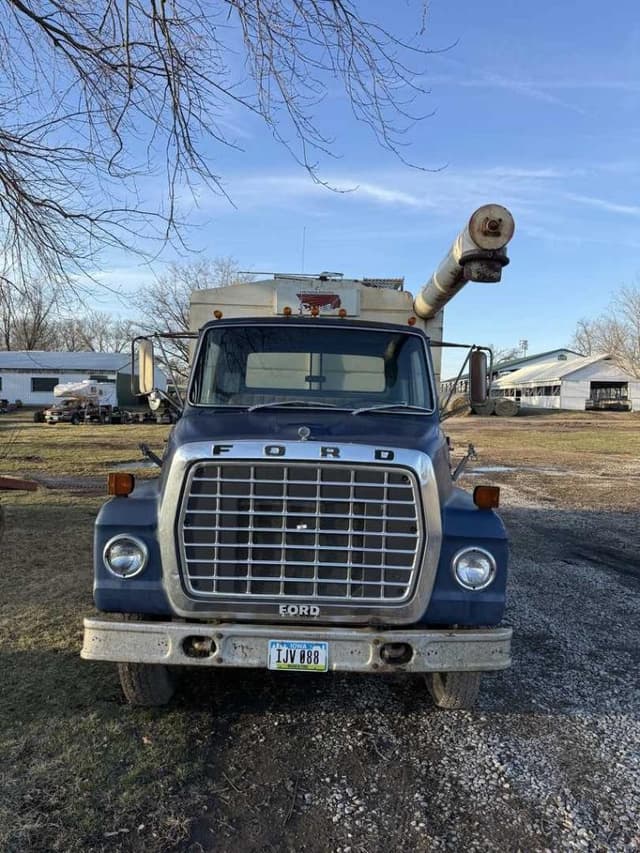 Image of Ford F-750 equipment image 2
