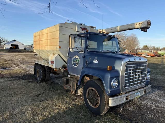 Image of Ford F-750 equipment image 3