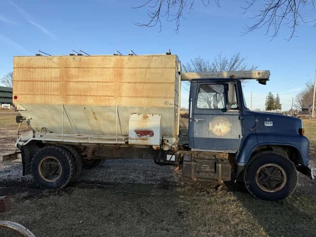 Image of Ford F-750 equipment image 4