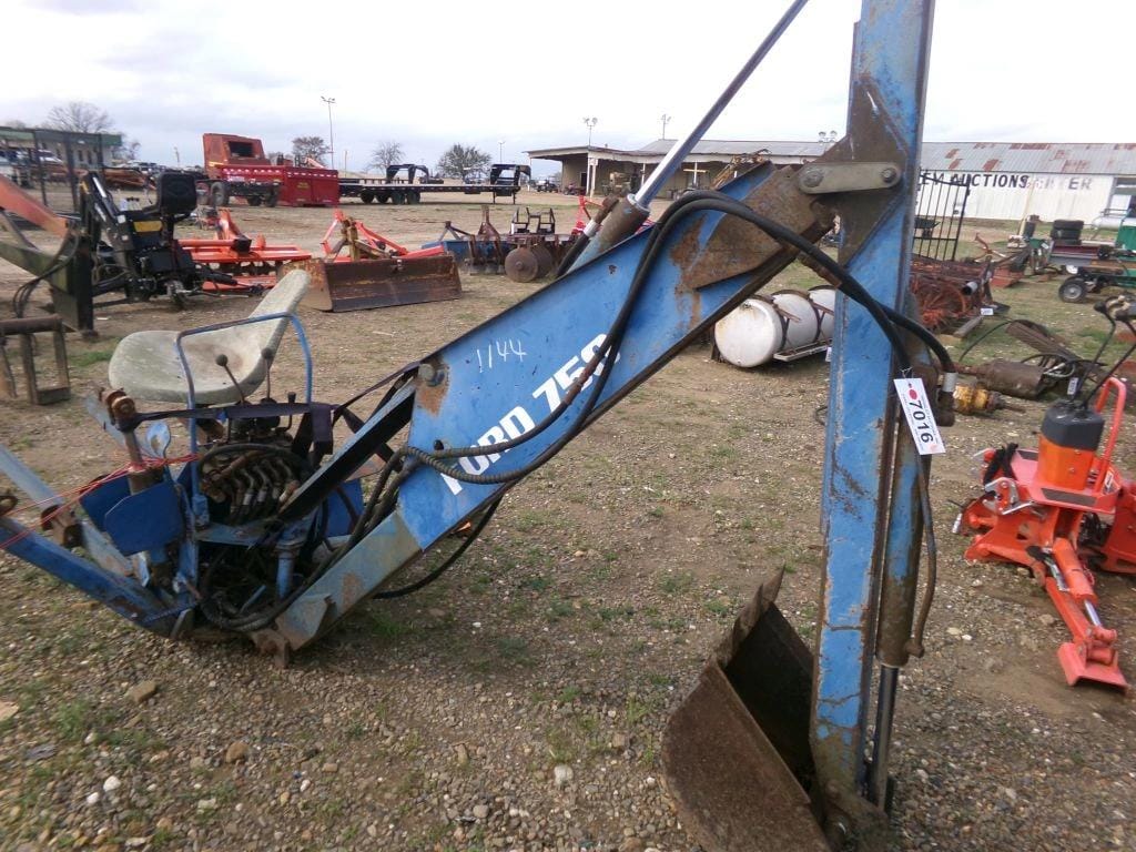 Ford 758  Equipment Image0