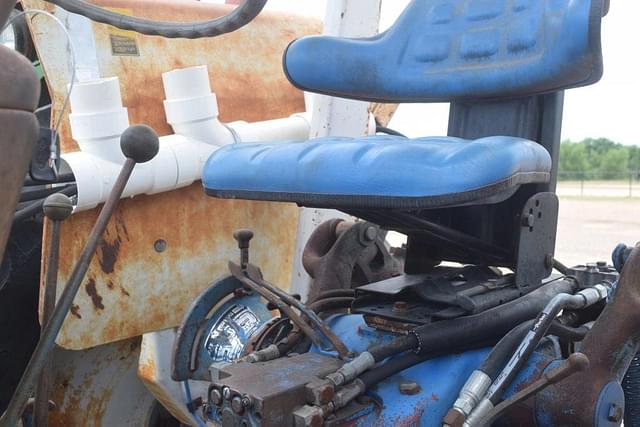 Image of Ford 7600 equipment image 4