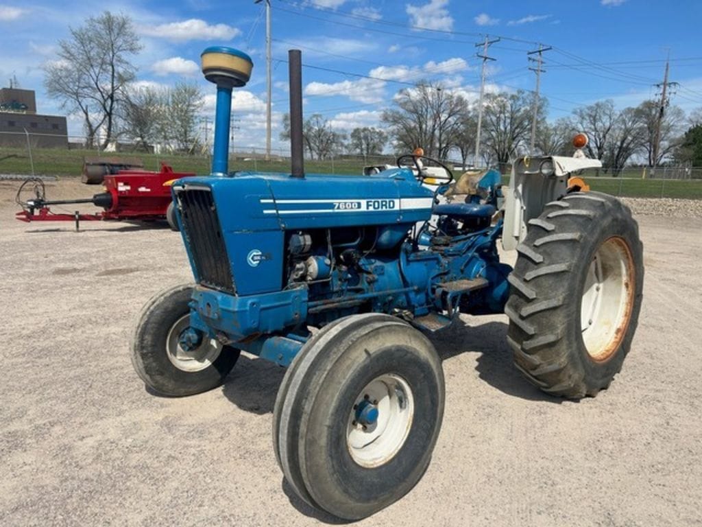 Ford 7600 Equipment Image0