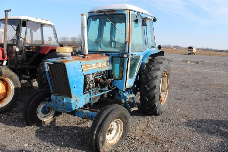 Britains Trattore Ford 7600 Con Ruote Doppie – Modello Pressofuso Scala 1:32, Replica Dettagliata, Colore Blu E Bianco, Anno 1969