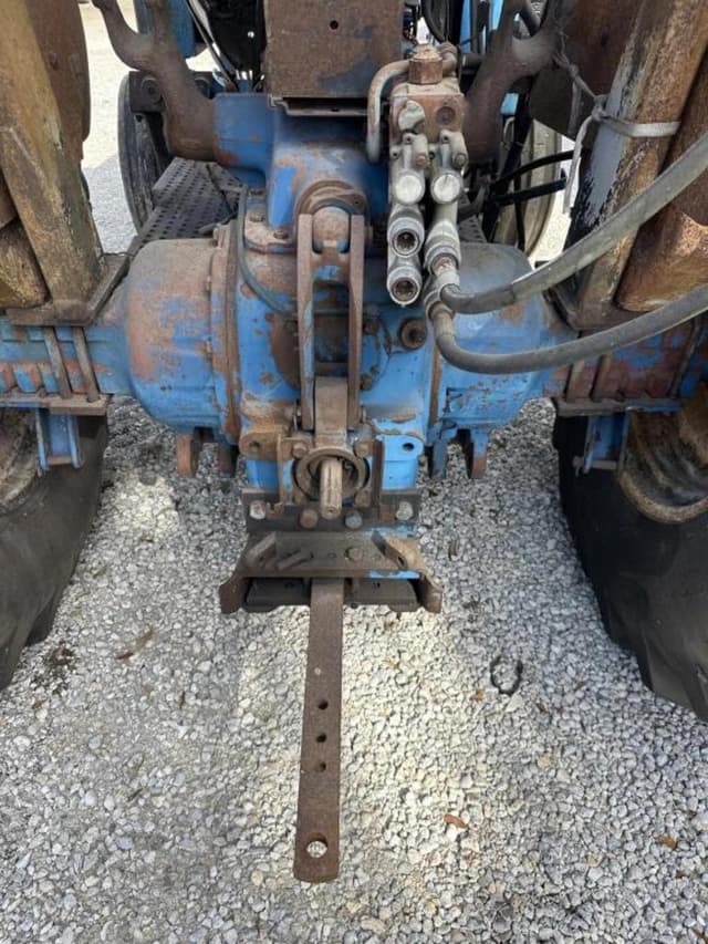 Image of Ford 7610 equipment image 2