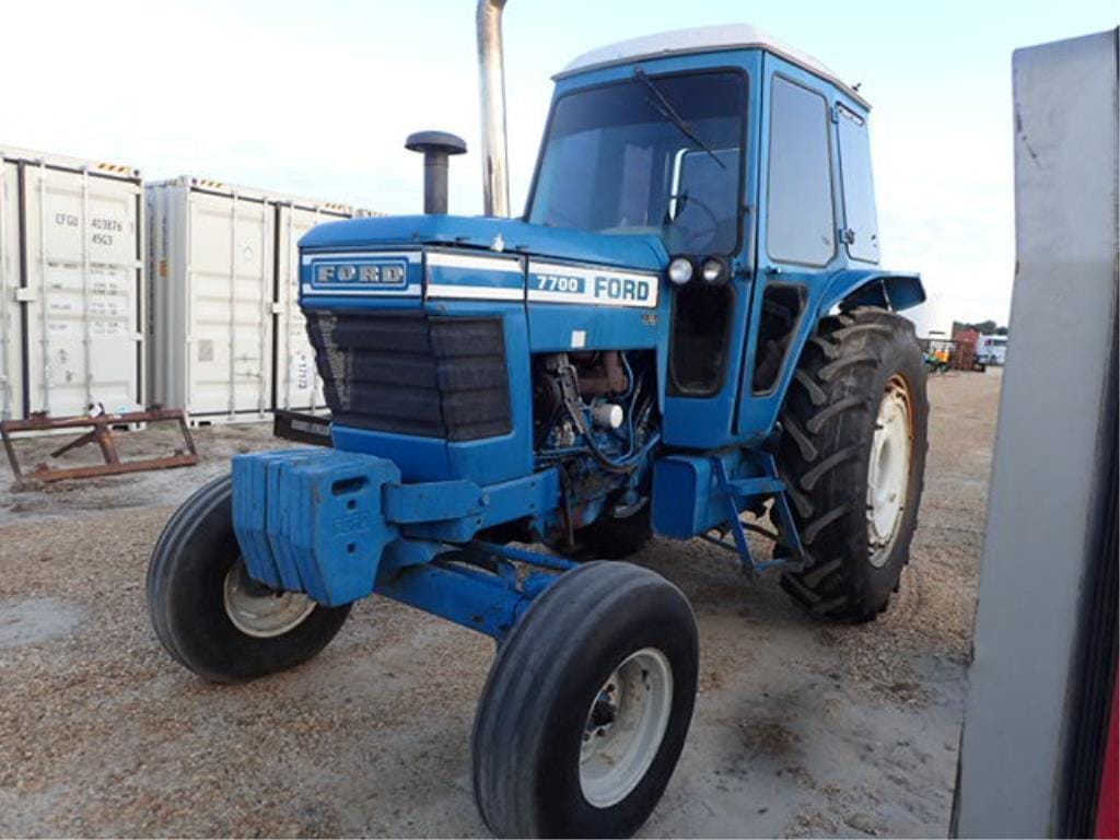 Ford 7700 Equipment Image0