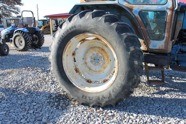 Image of Ford 7700 equipment image 3