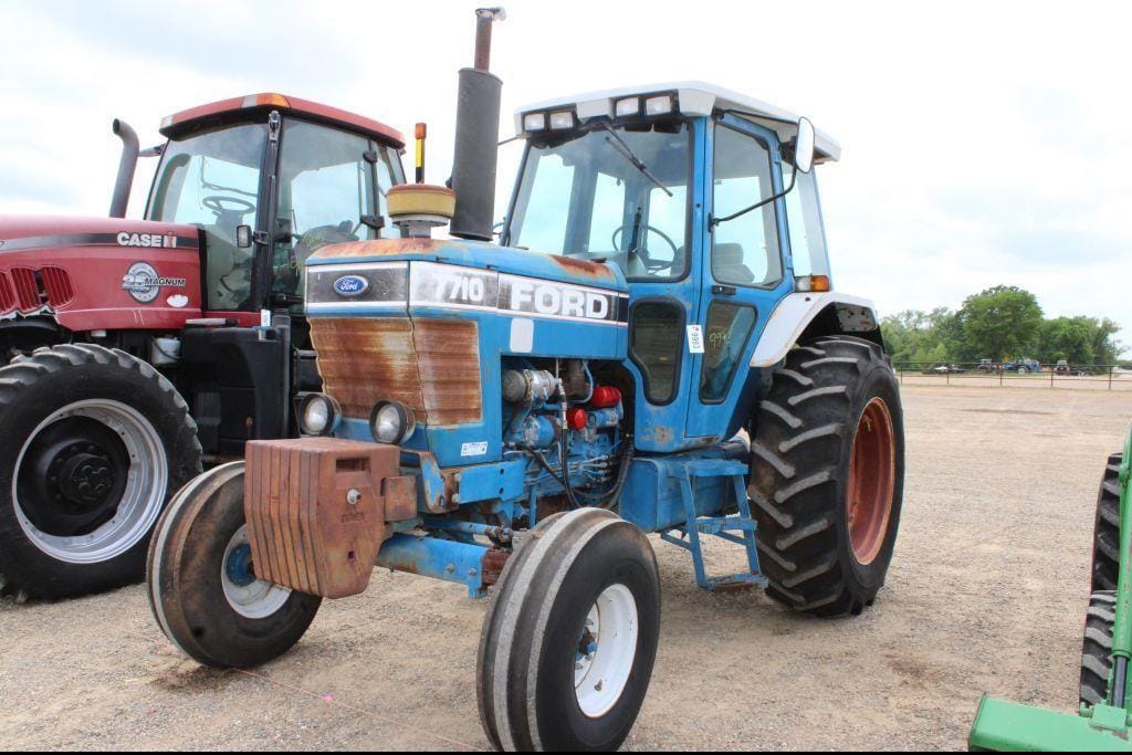Ford 7710 Equipment Image0