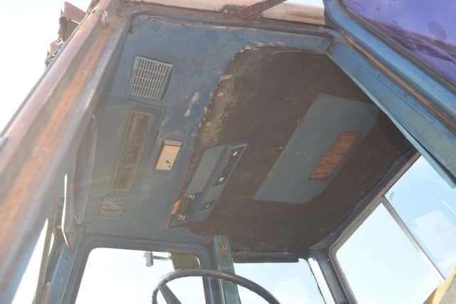 Image of Ford 7710 equipment image 4