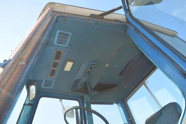 Image of Ford 7710 equipment image 4