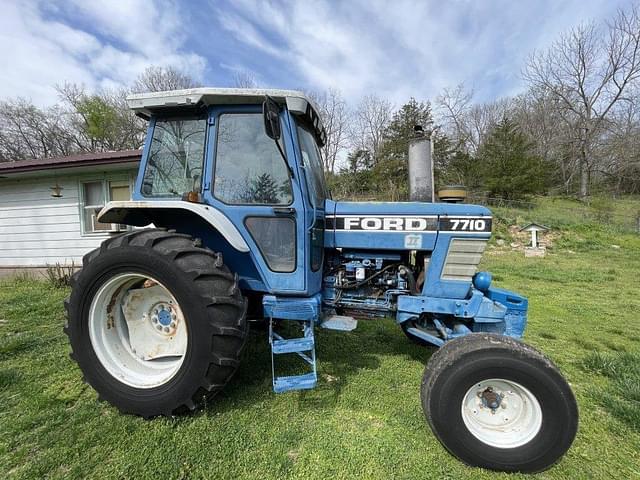 Image of Ford 7710 equipment image 4