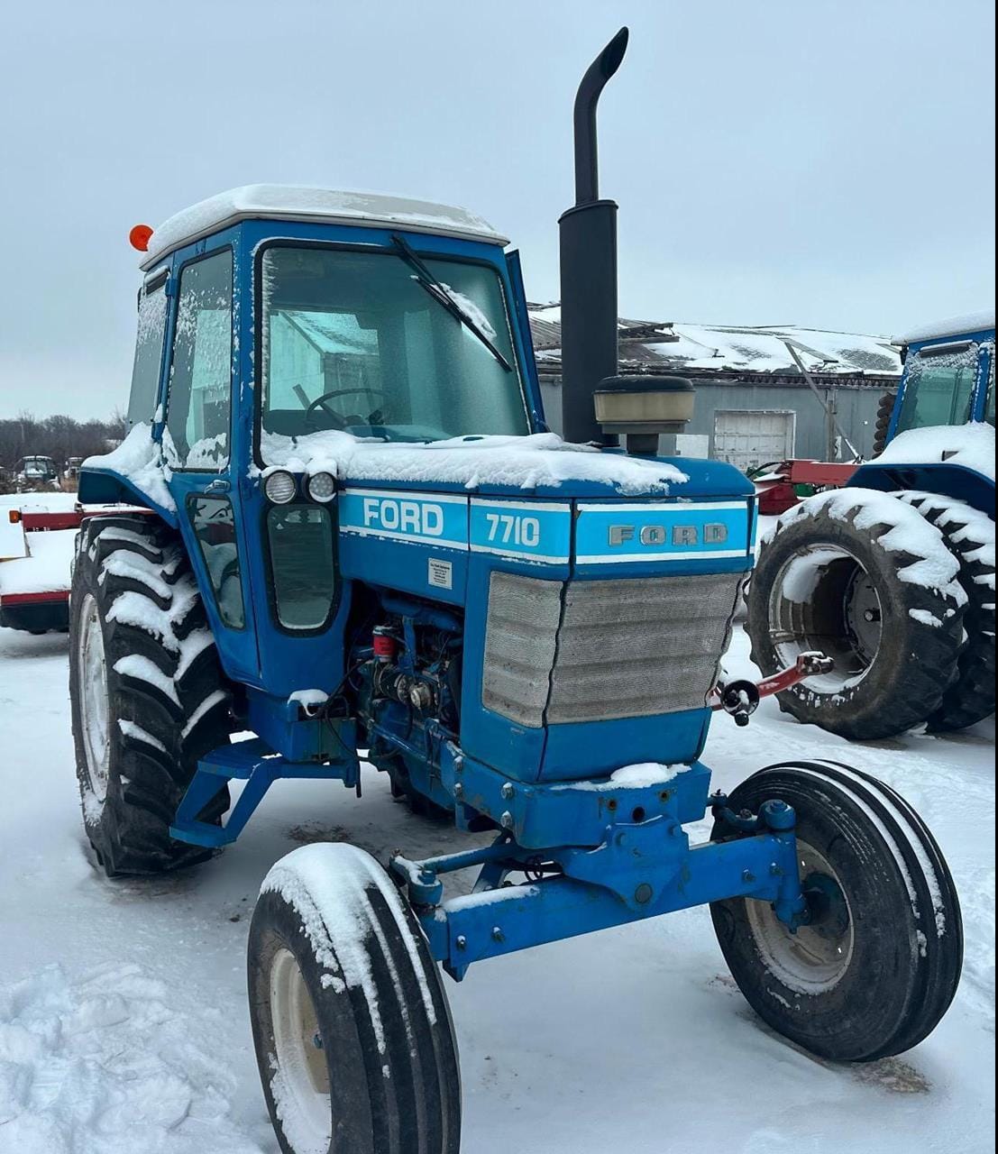 Ford 7710 Equipment Image0