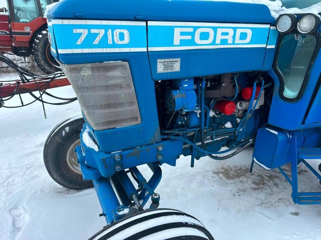 Image of Ford 7710 equipment image 4