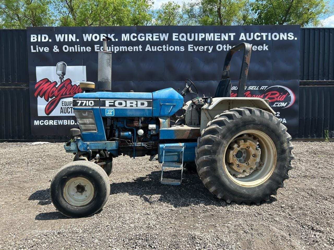 Ford 7710 Equipment Image0