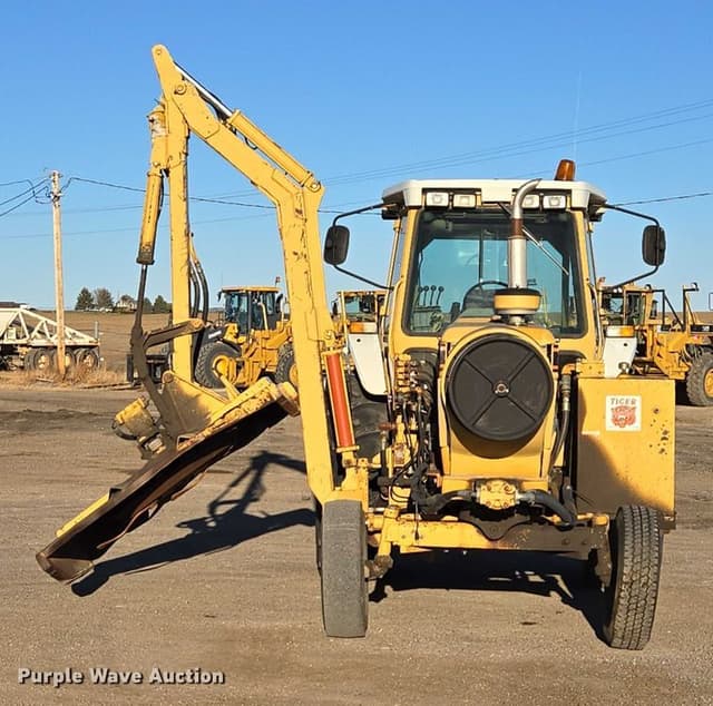 Image of Ford 7710 equipment image 1