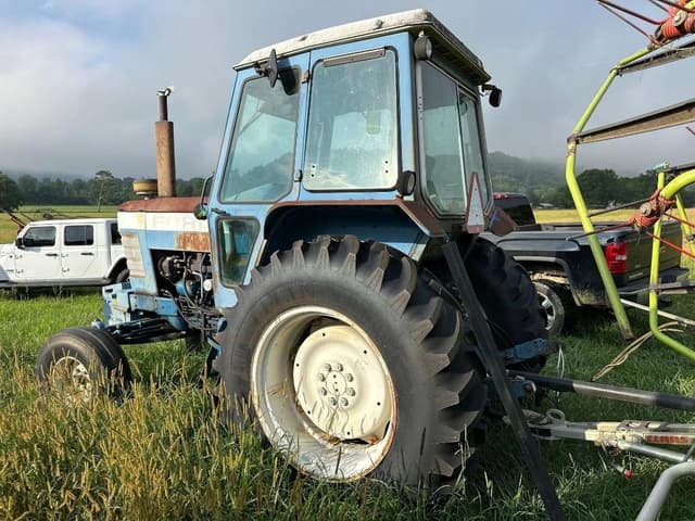 Image of Ford 7710 equipment image 2