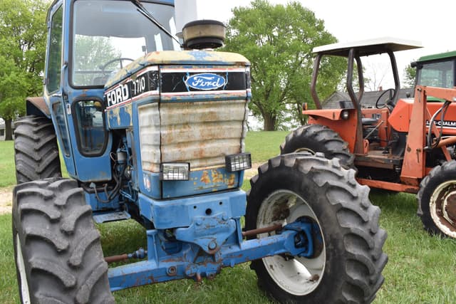 Image of Ford 7710 equipment image 4