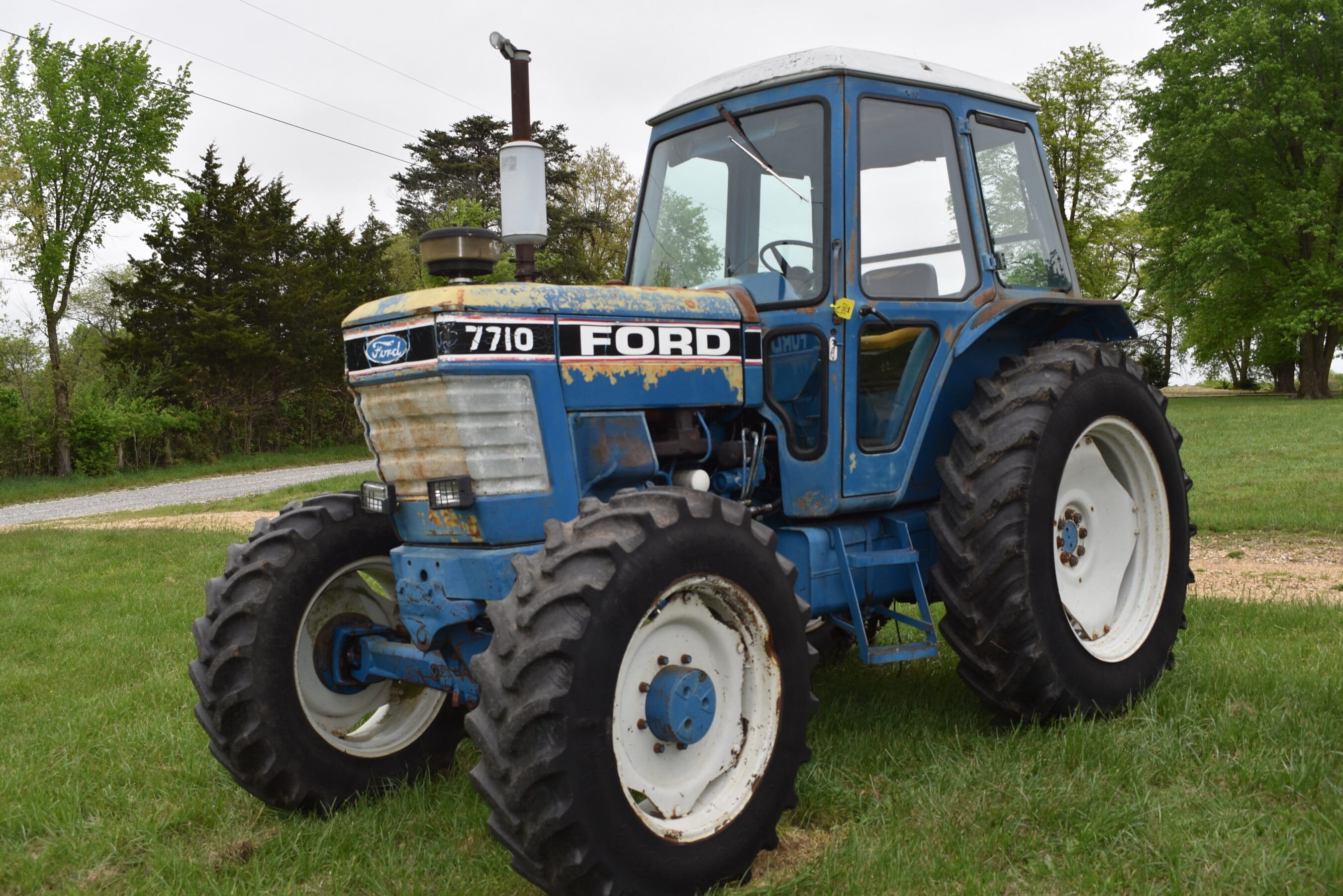 Ford 7710 Equipment Image0