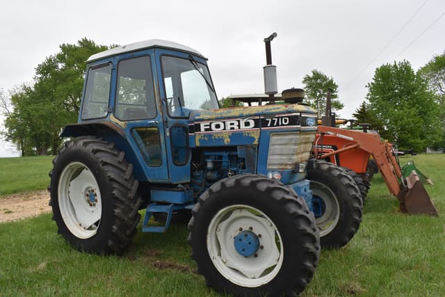 Image of Ford 7710 equipment image 3