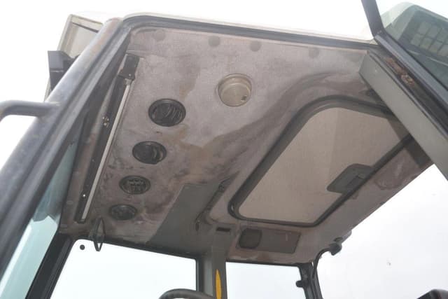 Image of Ford 7740 equipment image 4