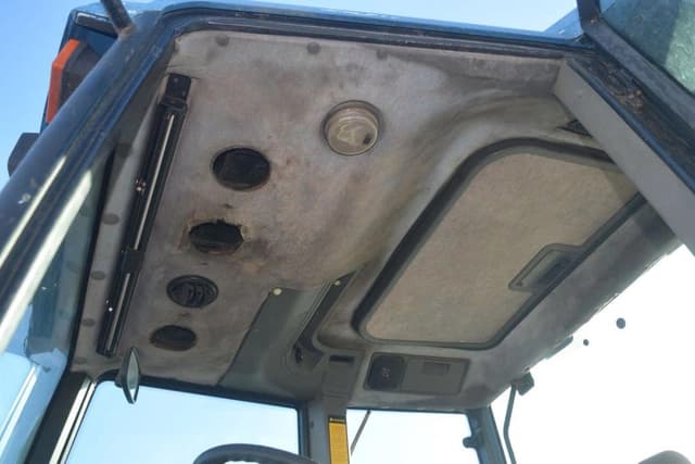 Image of Ford 7740 equipment image 4