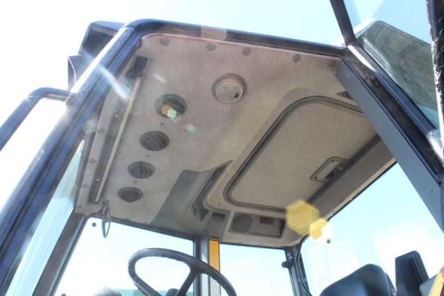 Image of Ford 7740 equipment image 4