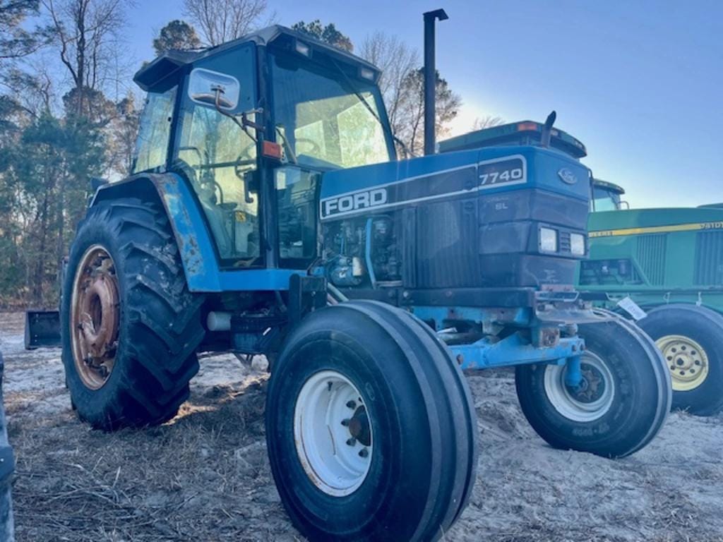 Ford 7740 Equipment Image0