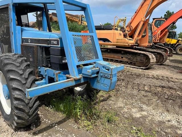 Image of Ford 7740 equipment image 4