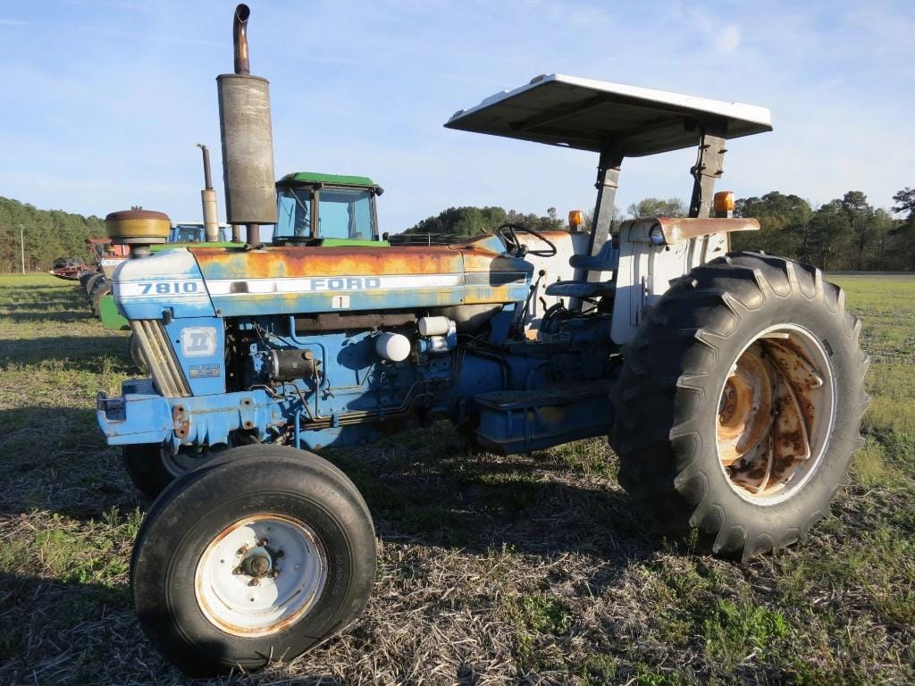 Ford 7810 Equipment Image0