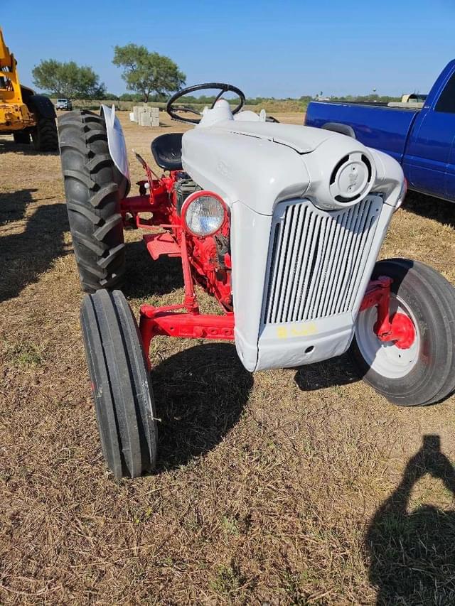 Image of Ford 8N equipment image 1
